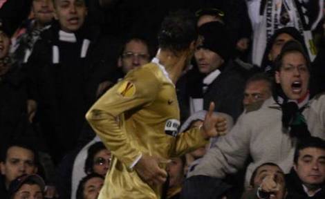 Jonathan Zebina finger.jpg